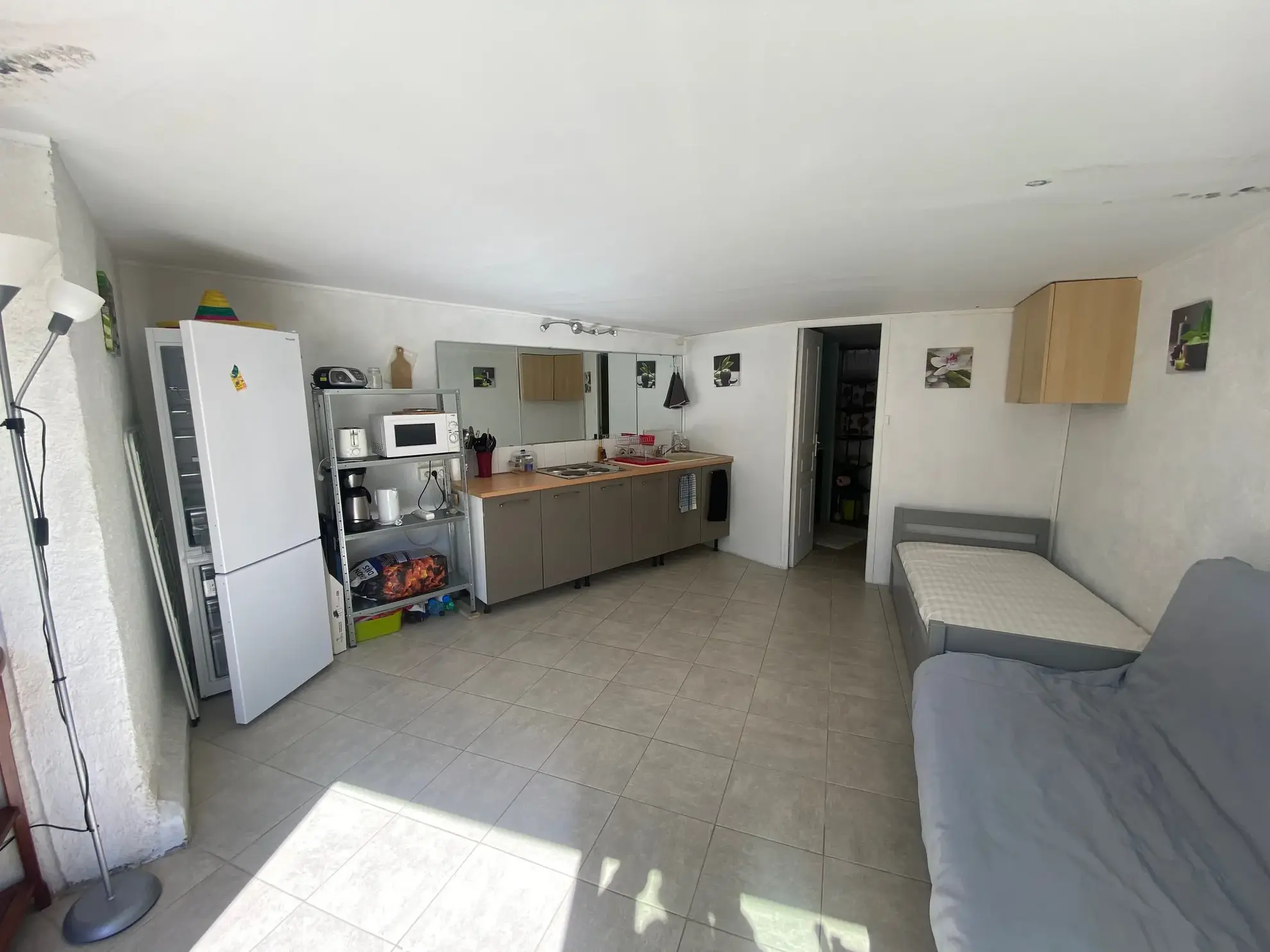 Charmant T2 avec vue mer, studio indépendant, parking et terrasse à Propriano 