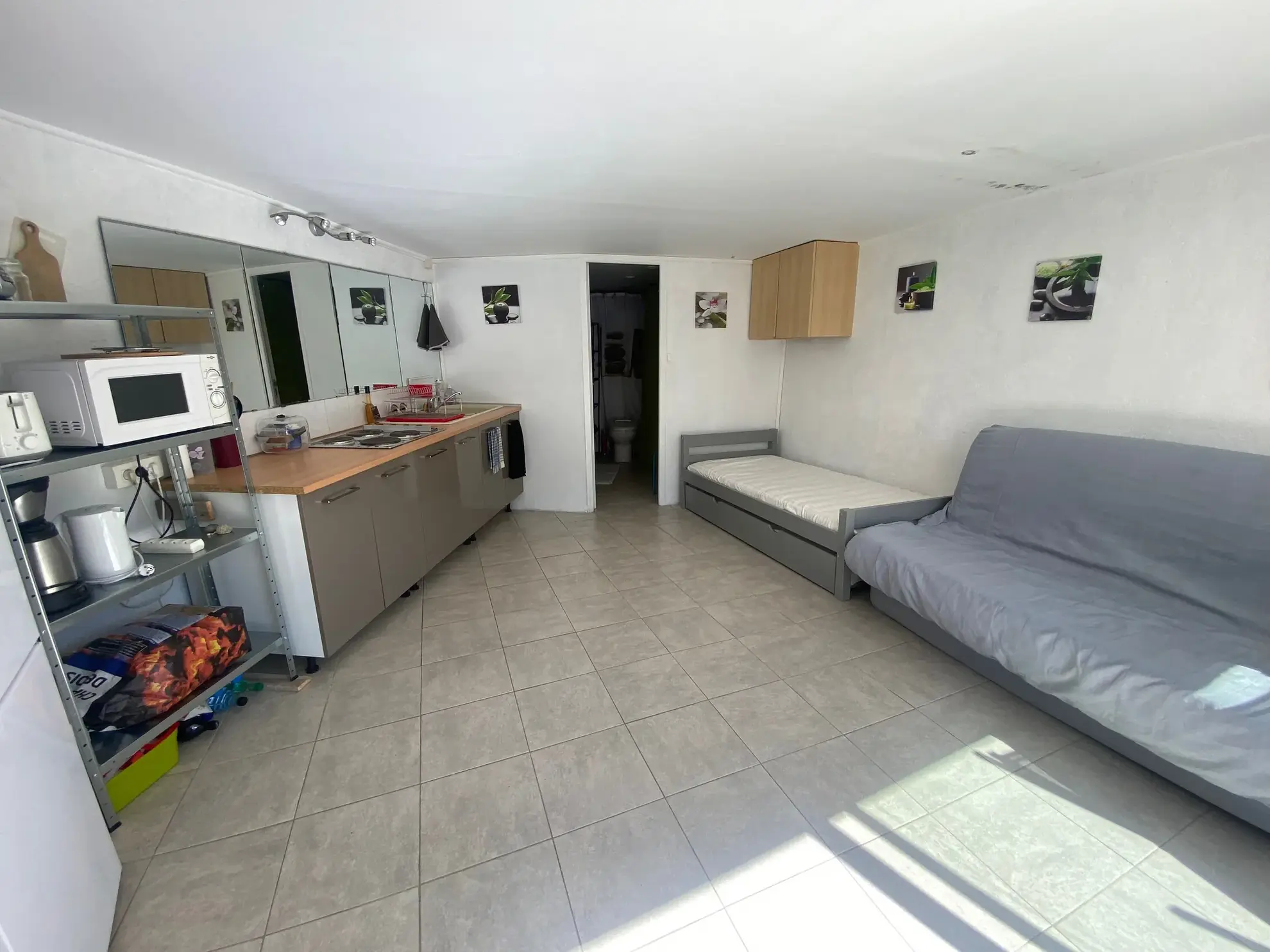 Charmant T2 avec vue mer, studio indépendant, parking et terrasse à Propriano 