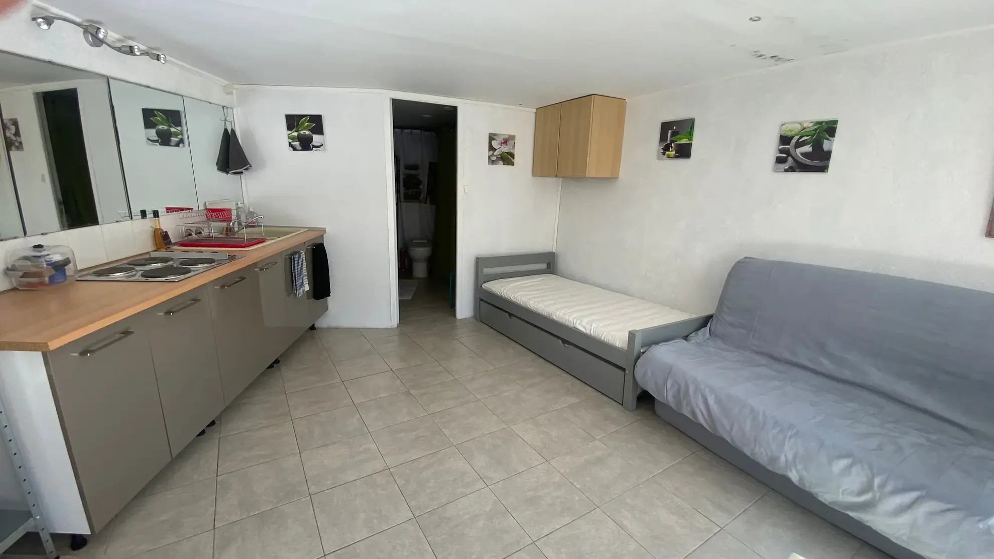 Charmant T2 avec vue mer, studio indépendant, parking et terrasse à Propriano 