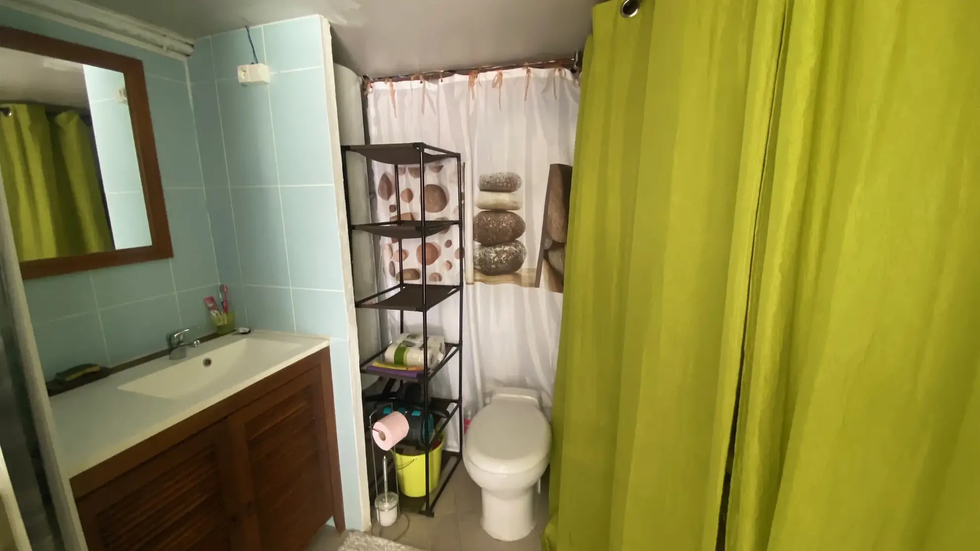 Charmant T2 avec vue mer, studio indépendant, parking et terrasse à Propriano 