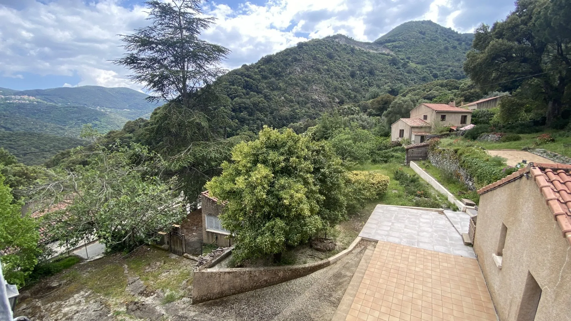 Maison de village spacieuse avec terrain à Loreto di Tallano 