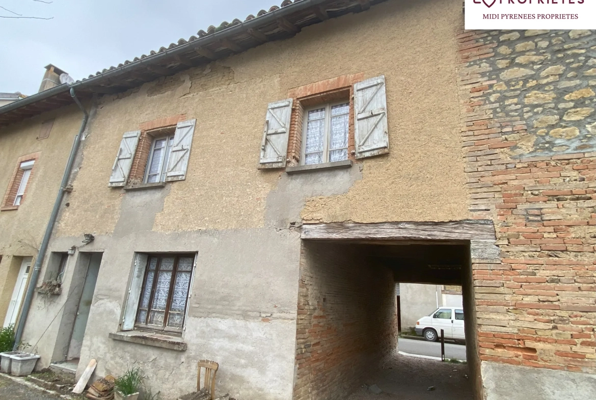 Maison de village à rénover à L Isle en Dodon, proche rivière et commerces 