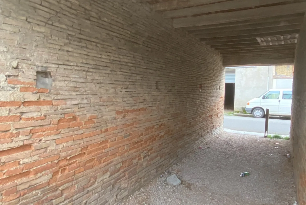 Maison de village à rénover à L Isle en Dodon, proche rivière et commerces 