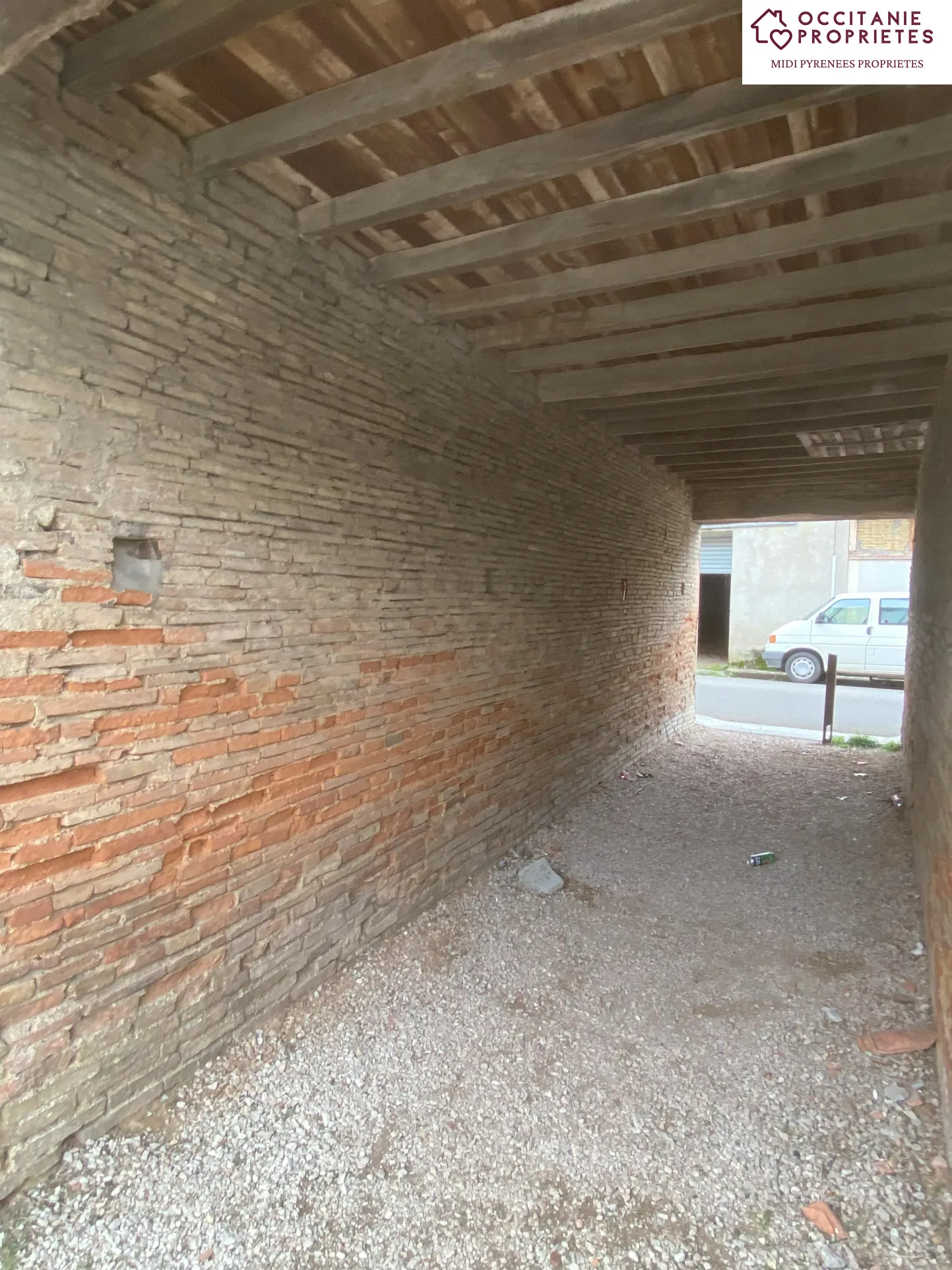 Maison de village à rénover à L Isle en Dodon, proche rivière et commerces 