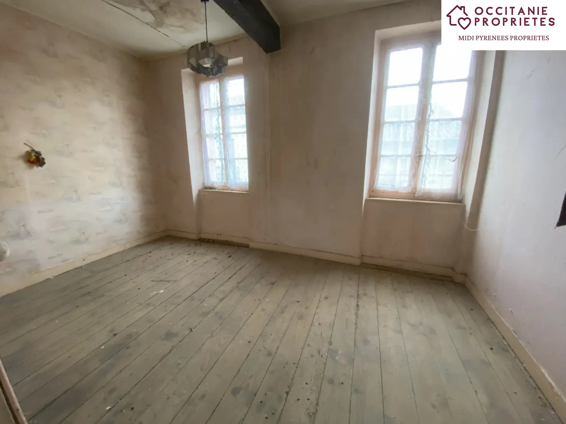 Maison de village à rénover à L Isle en Dodon, proche rivière et commerces 