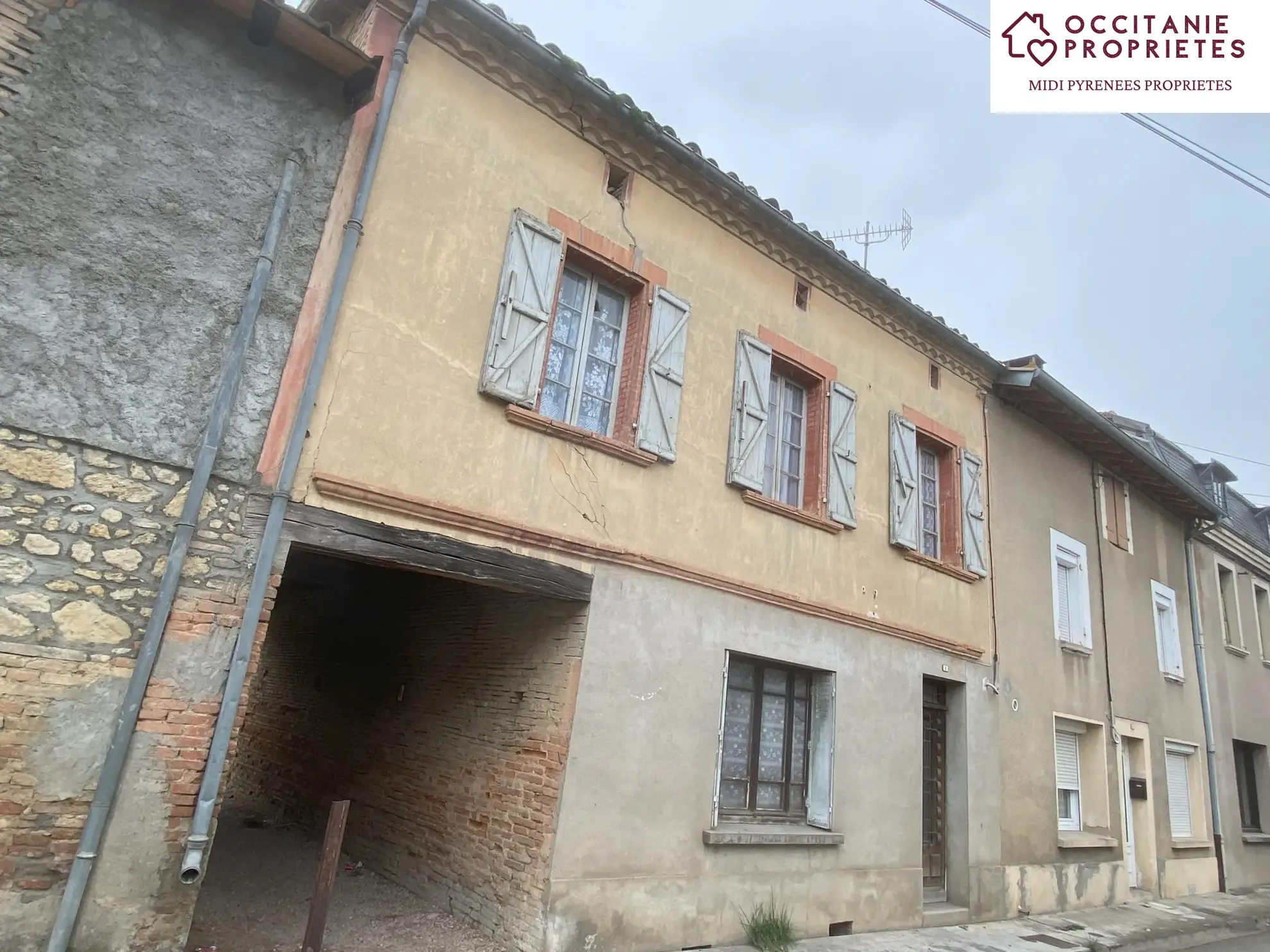 Maison de village à rénover à L Isle en Dodon, proche rivière et commerces 