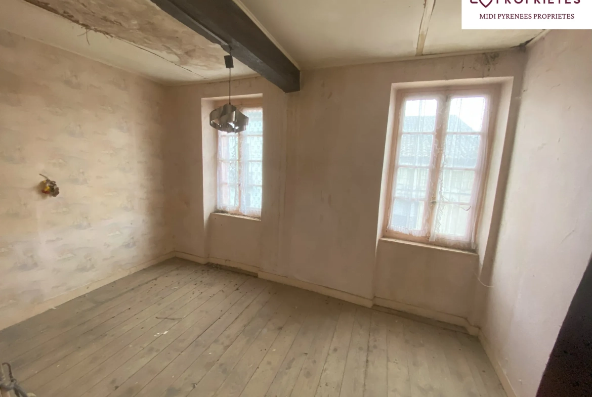 Maison de village à rénover à L Isle en Dodon, proche rivière et commerces 