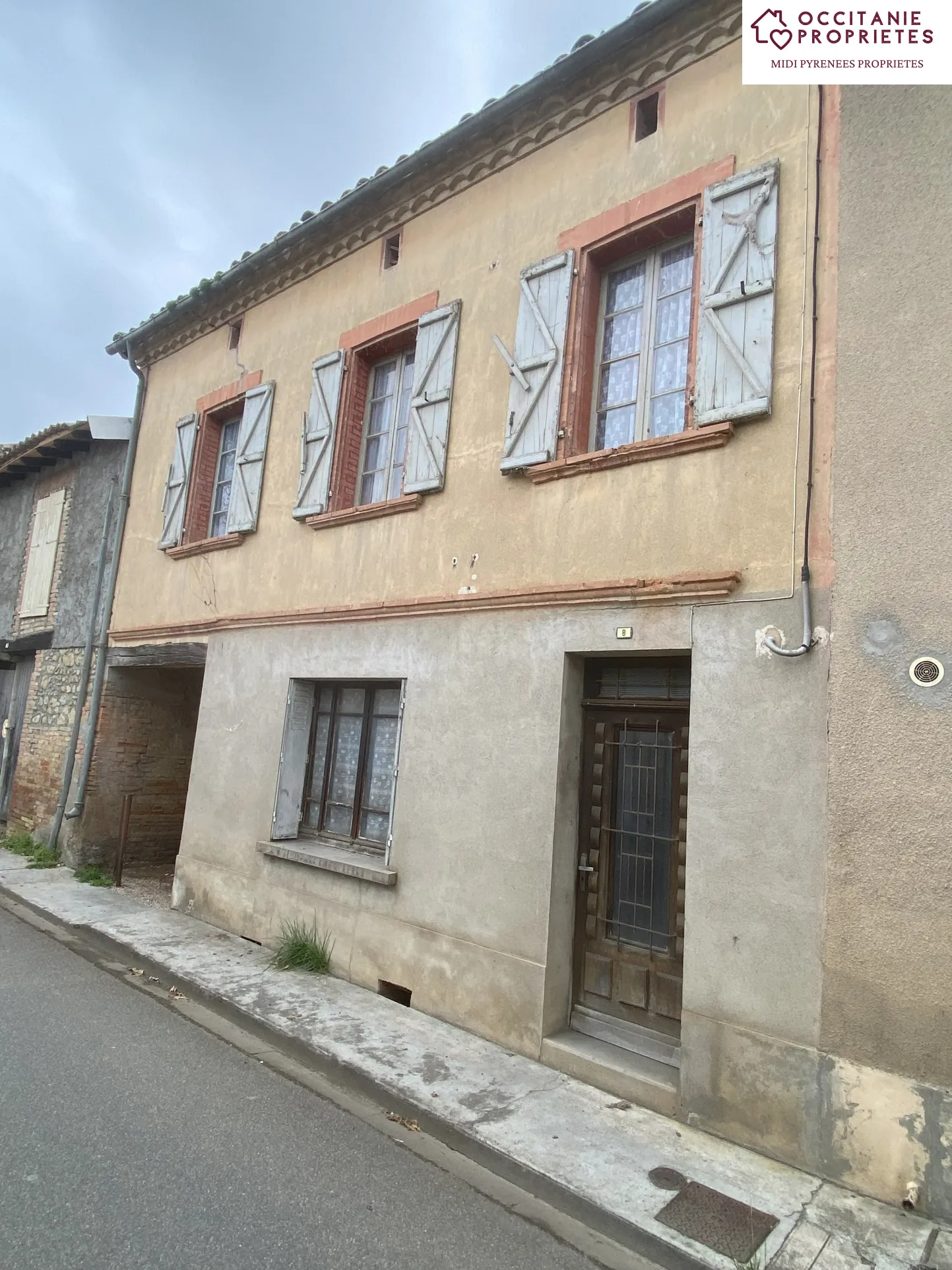 Maison de village à rénover à L Isle en Dodon, proche rivière et commerces 