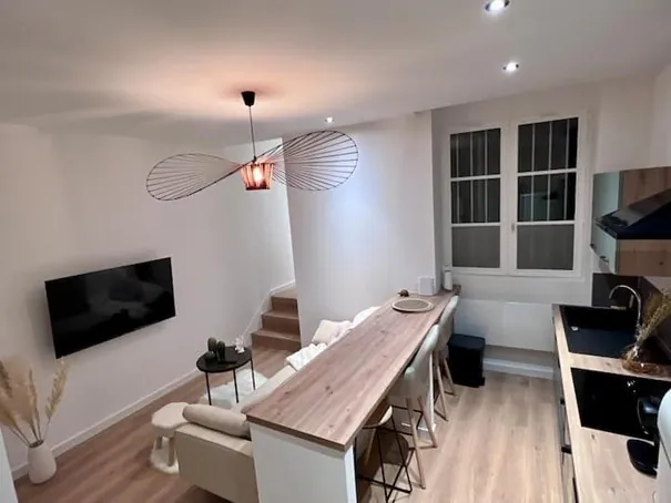 Appartement T2 rénové à Lons-le-Saunier, locataire en place – Investissement sûr 