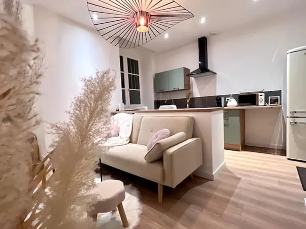 Appartement T2 rénové à Lons-le-Saunier, locataire en place – Investissement sûr 