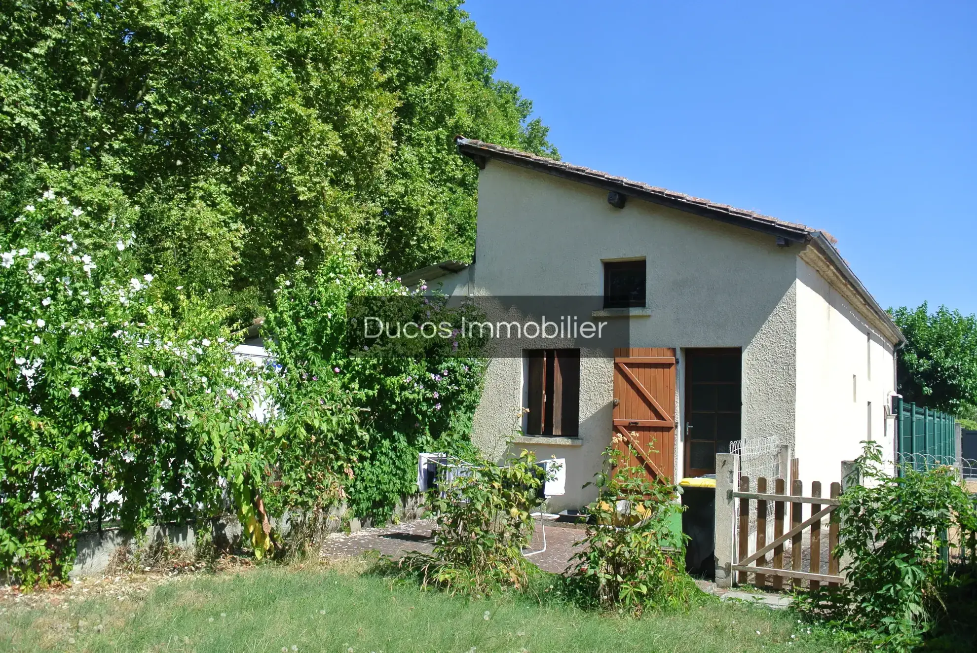 Local commercial de 57 m² à vendre à Fourques-sur-Garonne avec potentiel de transformation en habitation 