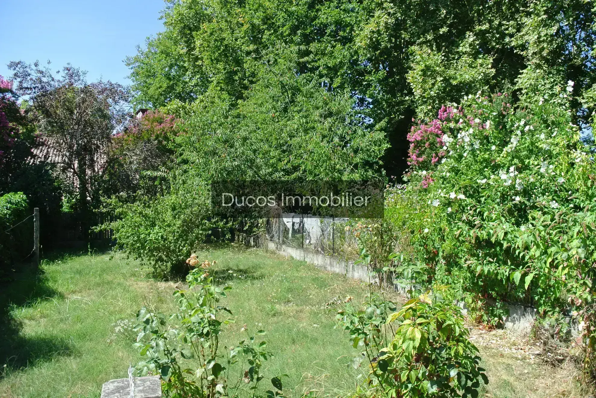 Local commercial de 57 m² à vendre à Fourques-sur-Garonne avec potentiel de transformation en habitation 