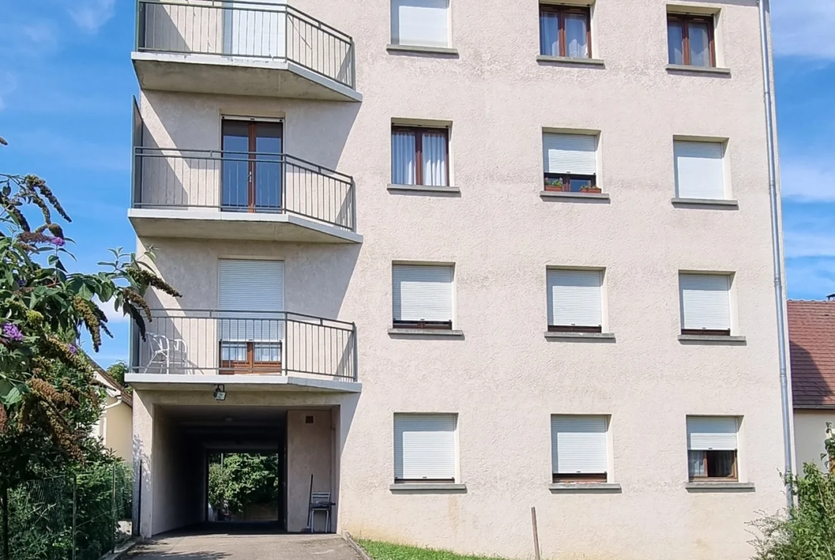 Appartement à vendre à Sens, proche centre-ville et gare, avec balcon et parking couvert 
