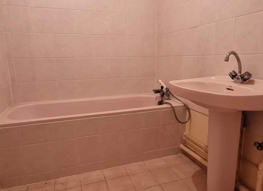 Appartement à vendre à Sens, proche centre-ville et gare, avec balcon et parking couvert 