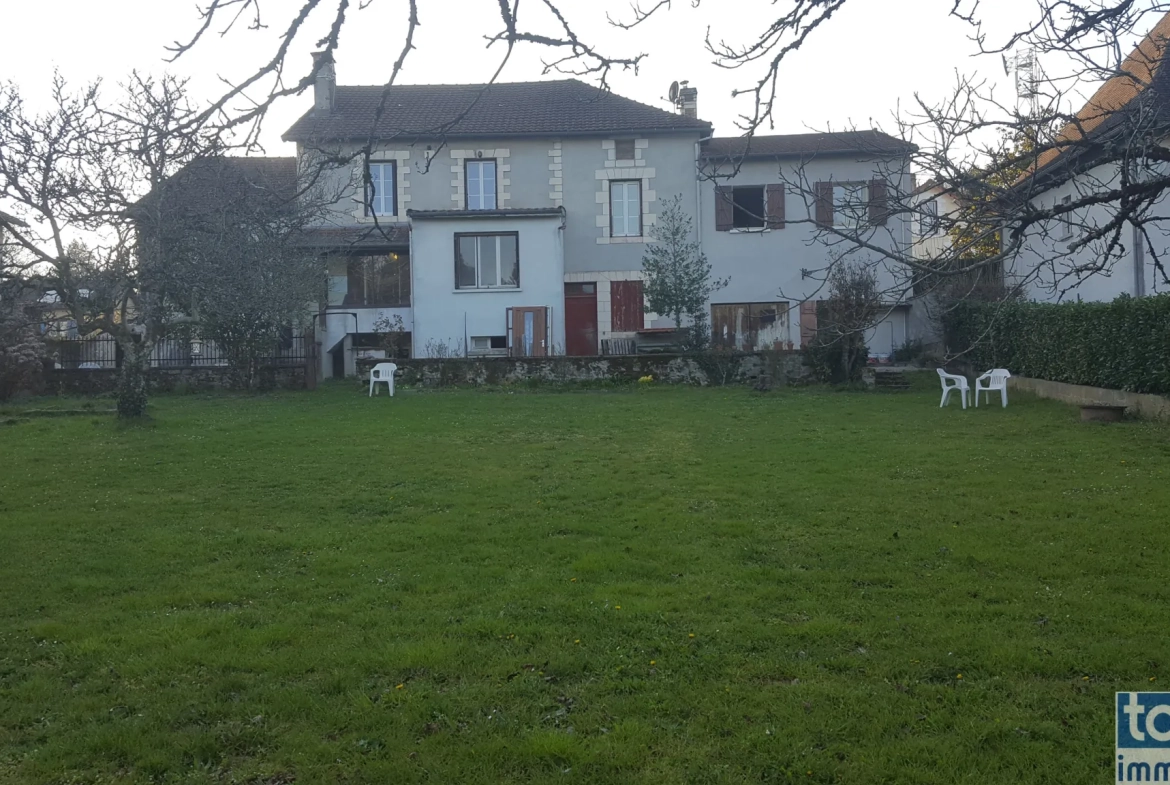 Grande maison avec dépendances et terrain en Périgord vert – Opportunité unique 