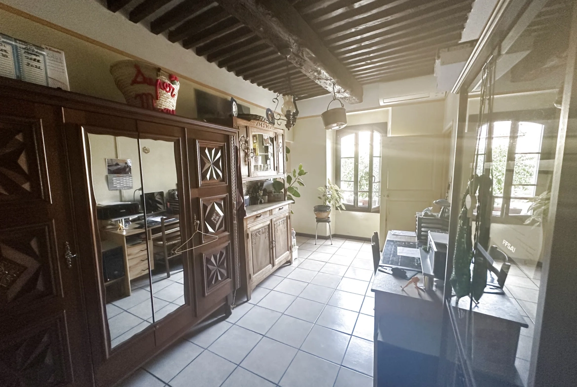 Maison de village à Courthézon de 97 m² avec fort potentiel 