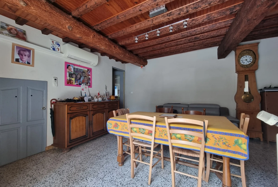 Maison de village à Courthézon de 97 m² avec fort potentiel 
