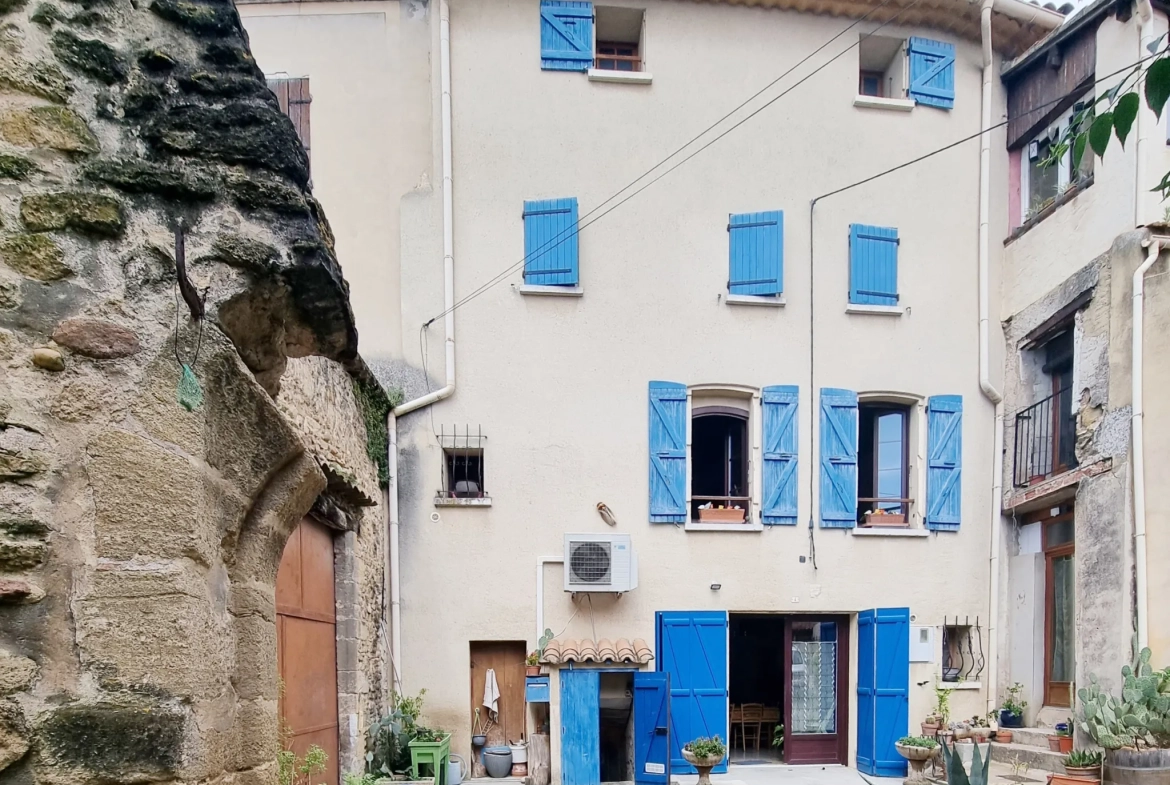 Maison de village à Courthézon de 97 m² avec fort potentiel 