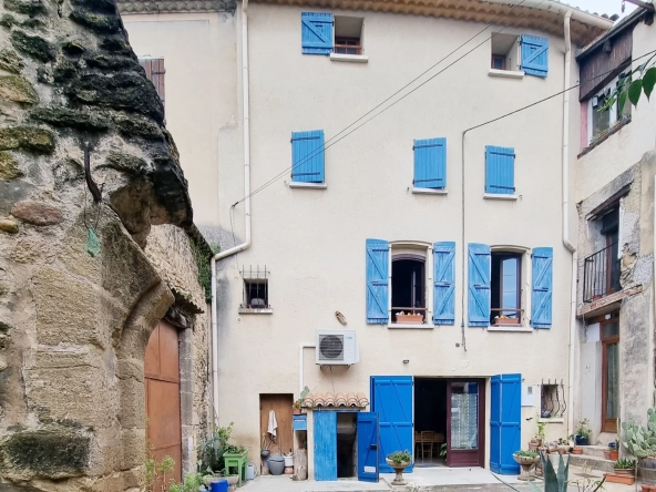 Maison de village à Courthézon de 97 m² avec fort potentiel