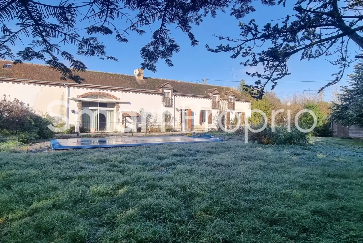 Longère à Pannes de 251 m² avec jardin, piscine et 7 pièces, idéalement située près de Paris 