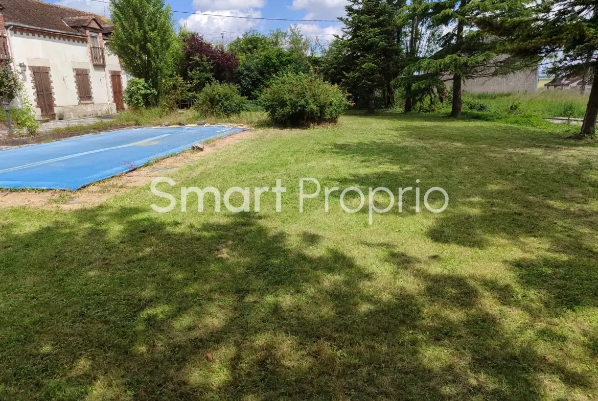 Longère à Pannes de 251 m² avec jardin, piscine et 7 pièces, idéalement située près de Paris 