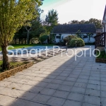 Longère à Pannes de 251 m² avec jardin, piscine et 7 pièces, idéalement située près de Paris