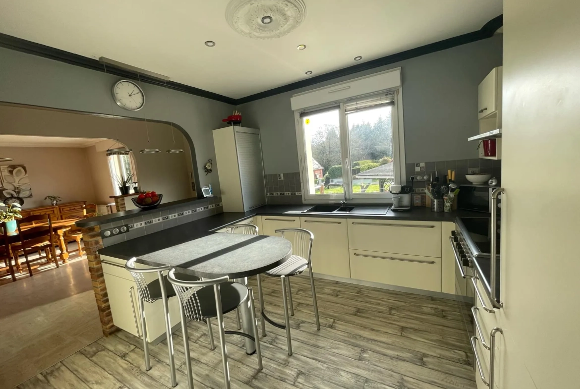 Maison de ville de 113 m² avec grand terrain à Camors, vue dégagée 