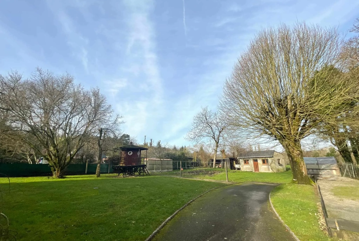 Maison de ville de 113 m² avec grand terrain à Camors, vue dégagée 