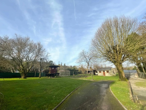 Maison de ville de 113 m² avec grand terrain à Camors, vue dégagée 