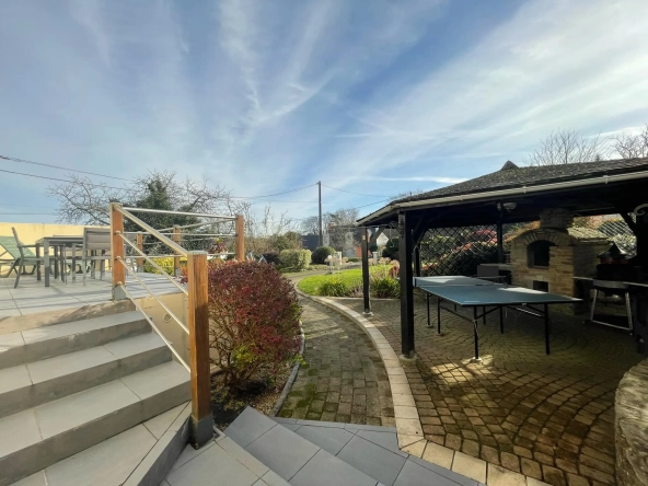 Maison de ville de 113 m² avec grand terrain à Camors, vue dégagée 