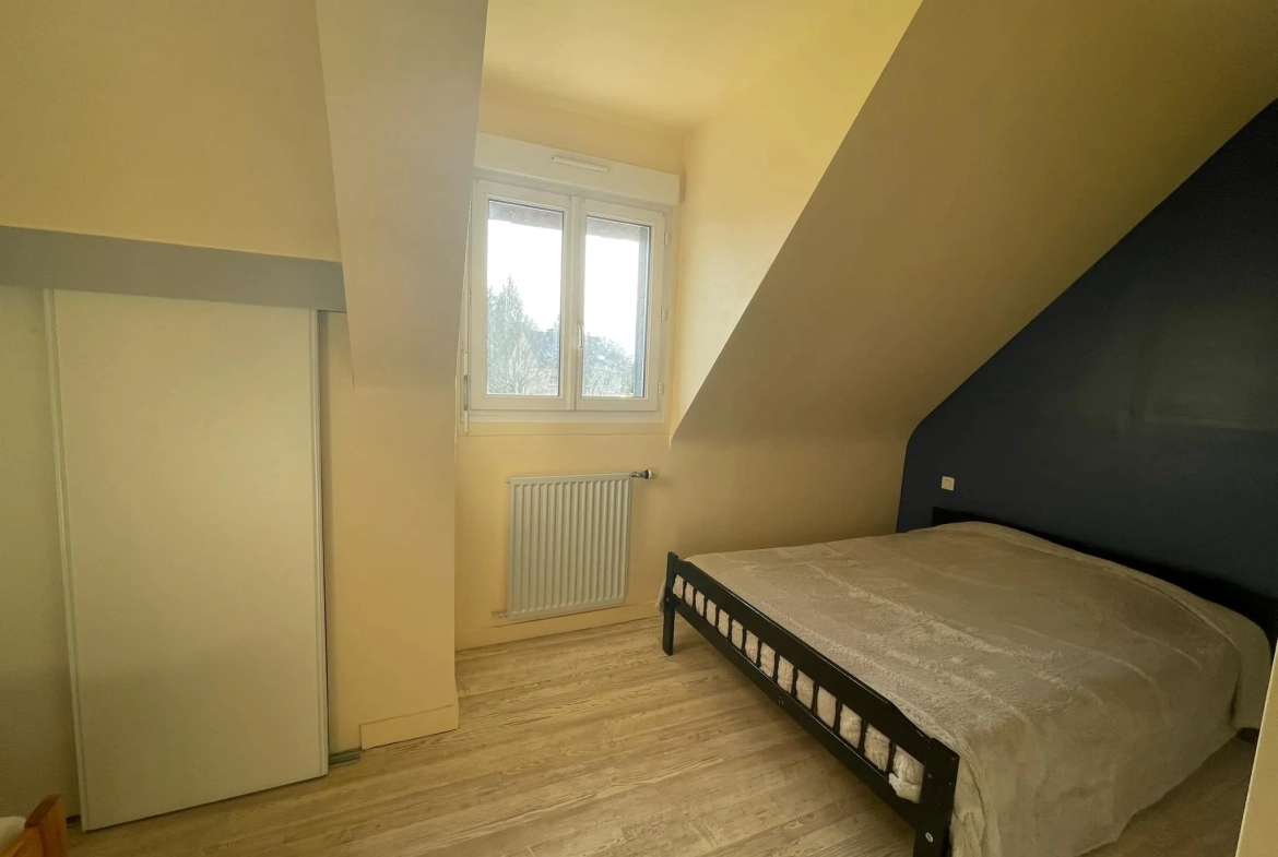 Maison de ville de 113 m² avec grand terrain à Camors, vue dégagée 