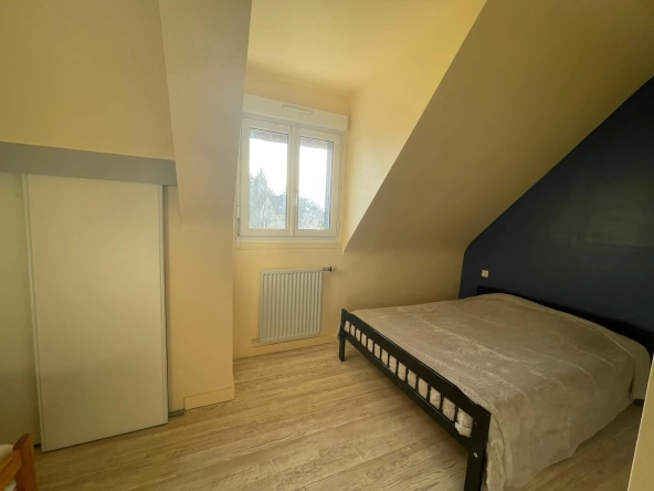Maison de ville de 113 m² avec grand terrain à Camors, vue dégagée 