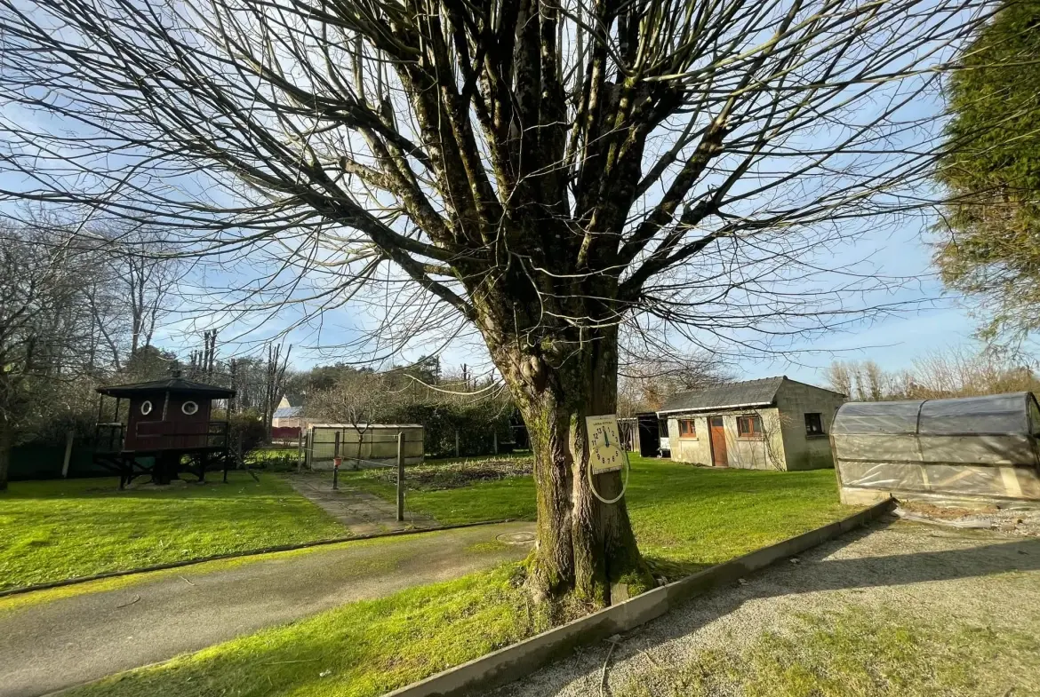 Maison de ville de 113 m² avec grand terrain à Camors, vue dégagée 