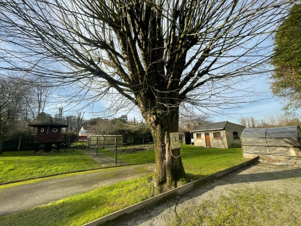 Maison de ville de 113 m² avec grand terrain à Camors, vue dégagée 