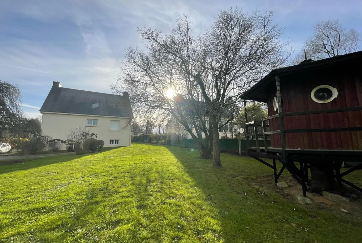 Maison de ville de 113 m² avec grand terrain à Camors, vue dégagée 