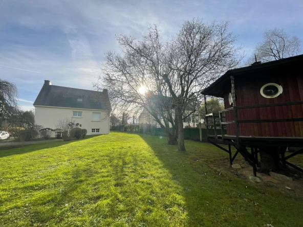 Maison de ville de 113 m² avec grand terrain à Camors, vue dégagée 