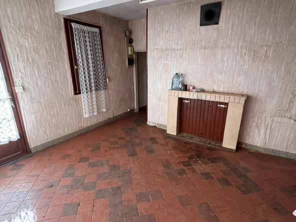 Maison à rénover de 58 m² avec terrain à Oisemont, Hauts-de-France