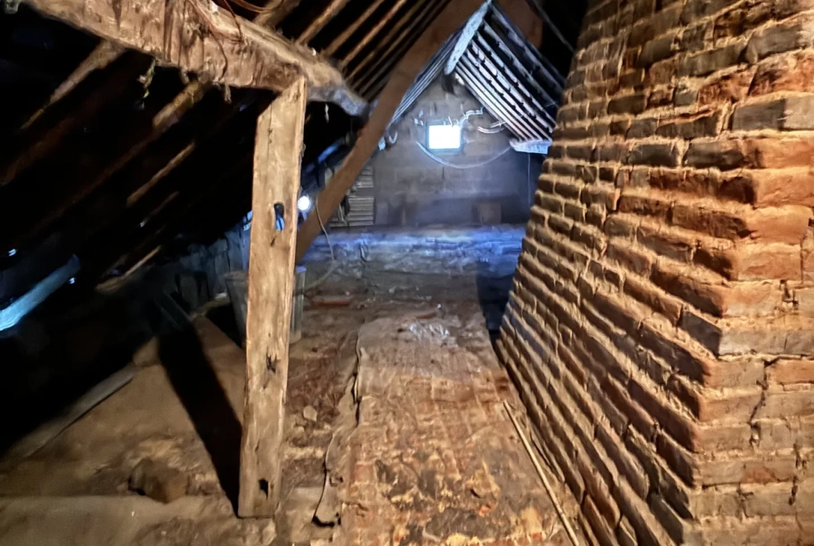 Maison à rénover de 58 m² avec terrain à Oisemont, Hauts-de-France 