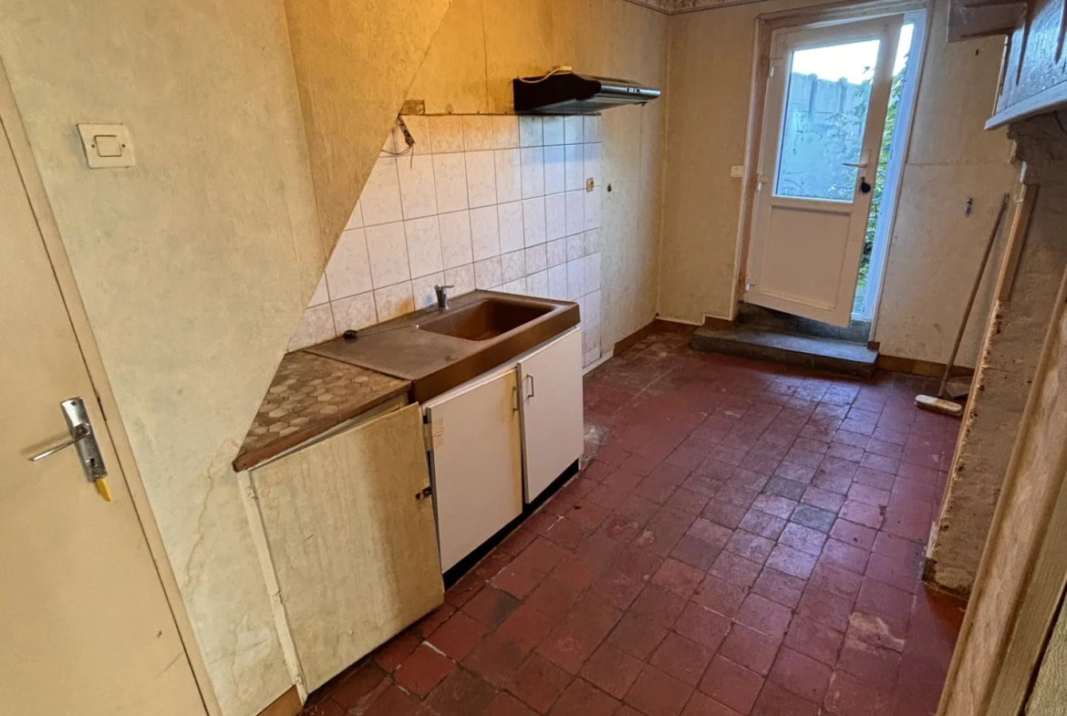Maison à rénover de 58 m² avec terrain à Oisemont, Hauts-de-France 