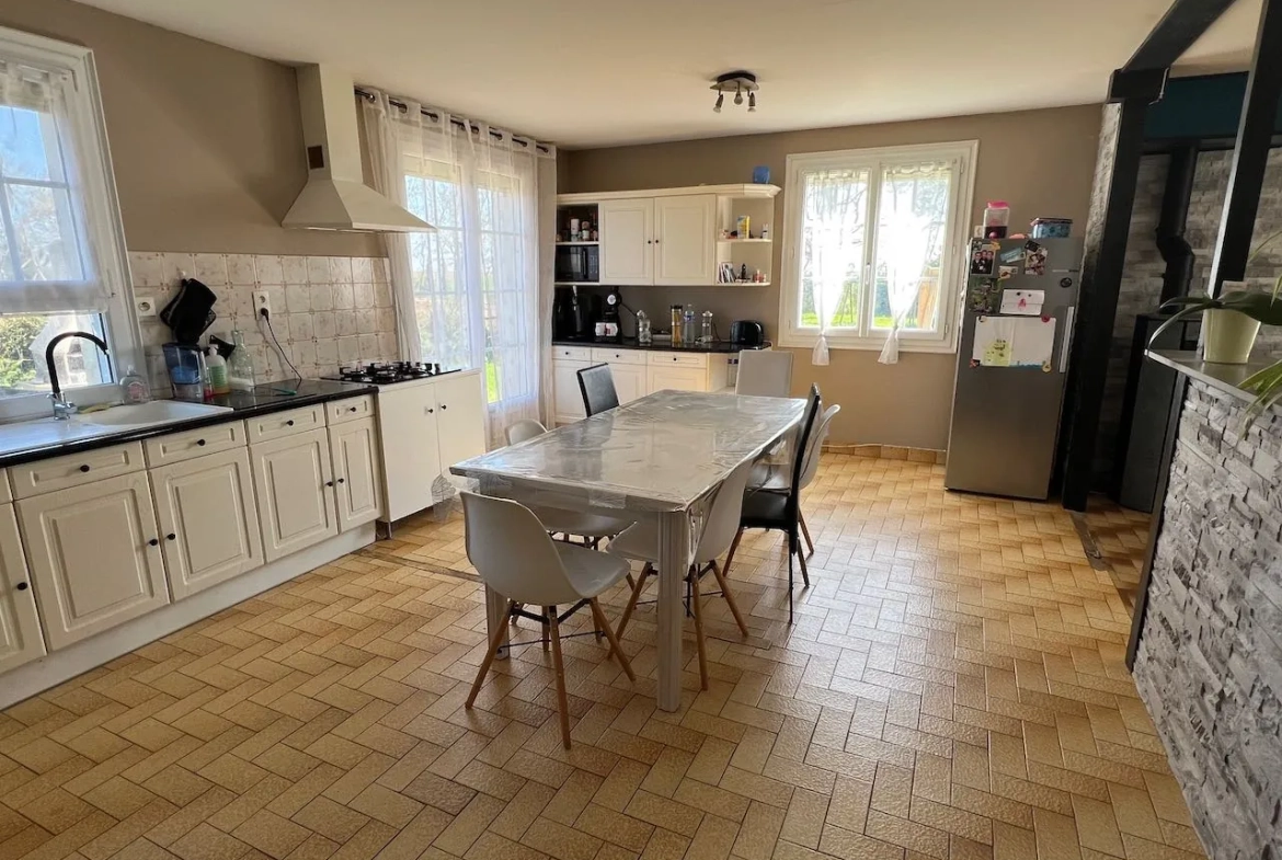 Maison familiale à Thiré avec jardin, garage et dépendances - 150 m² 