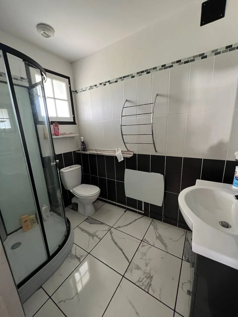 Maison familiale à Thiré avec jardin, garage et dépendances - 150 m² 