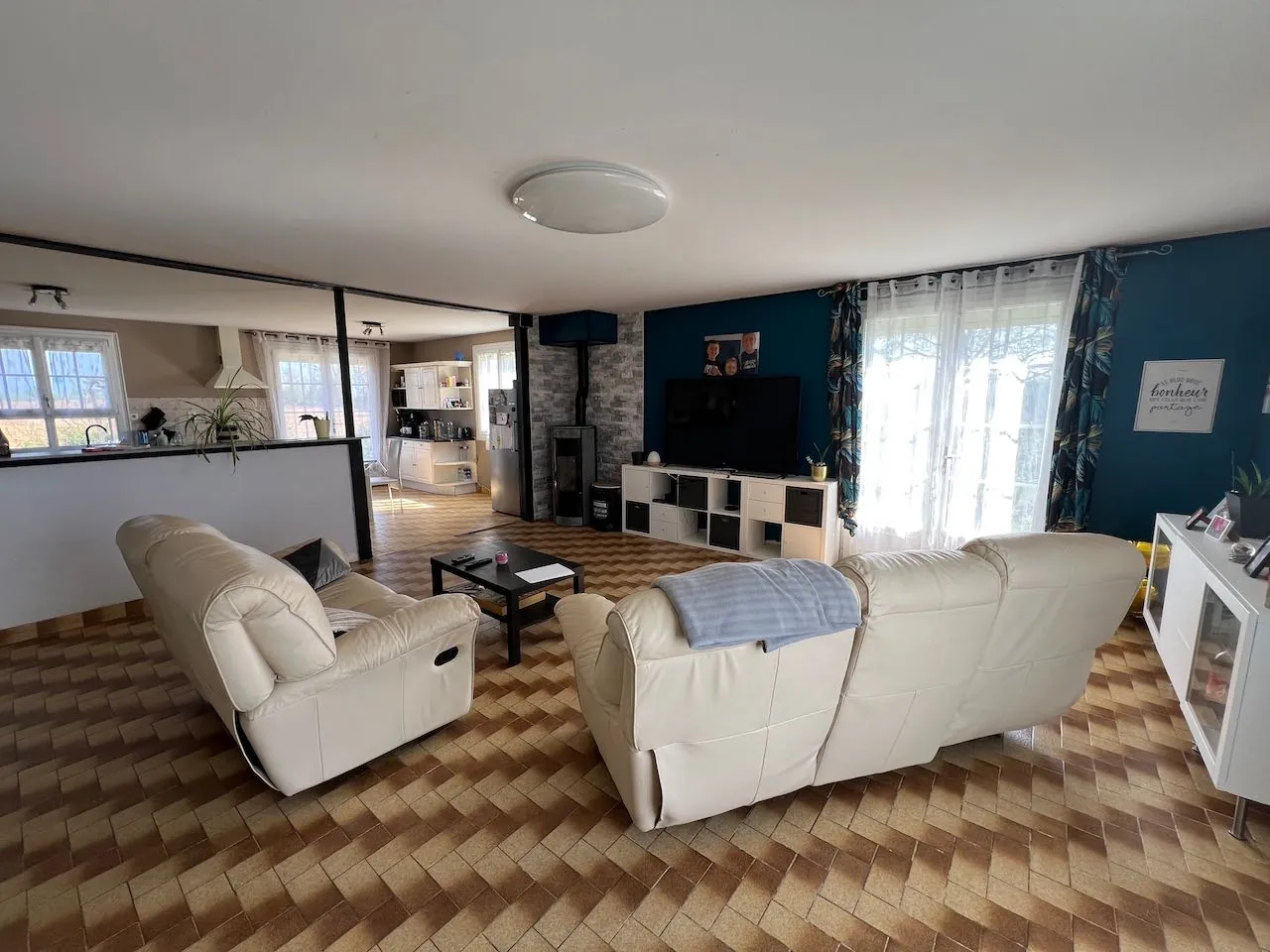 Maison familiale à Thiré avec jardin, garage et dépendances - 150 m² 