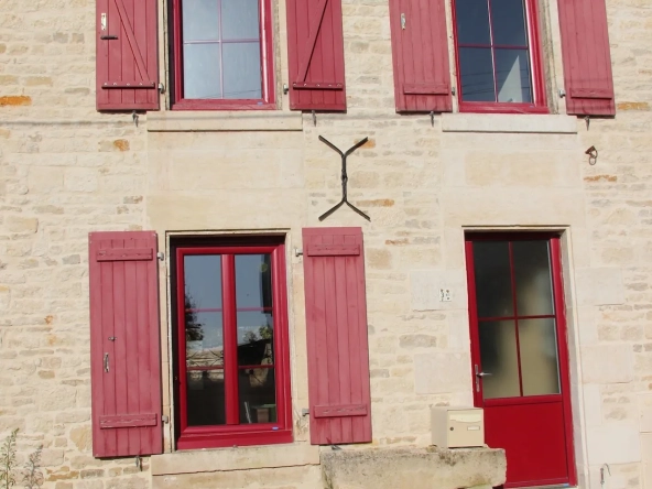 Maison en pierre avec jardin et terrain constructible à Sansais - Marais Poitevin