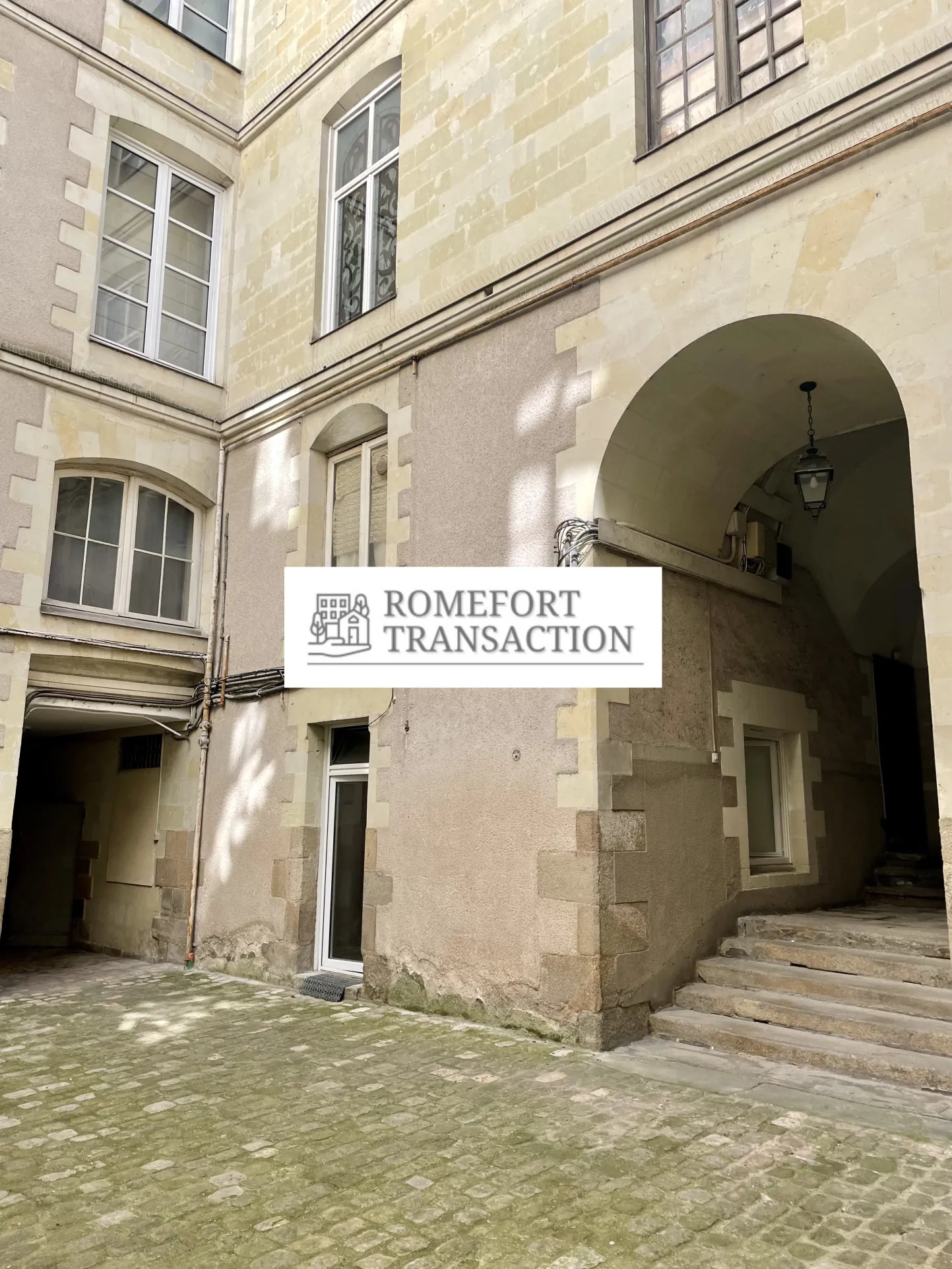 Studio rénové en plein centre de Nantes – Opportunité d’investissement ou premier achat 