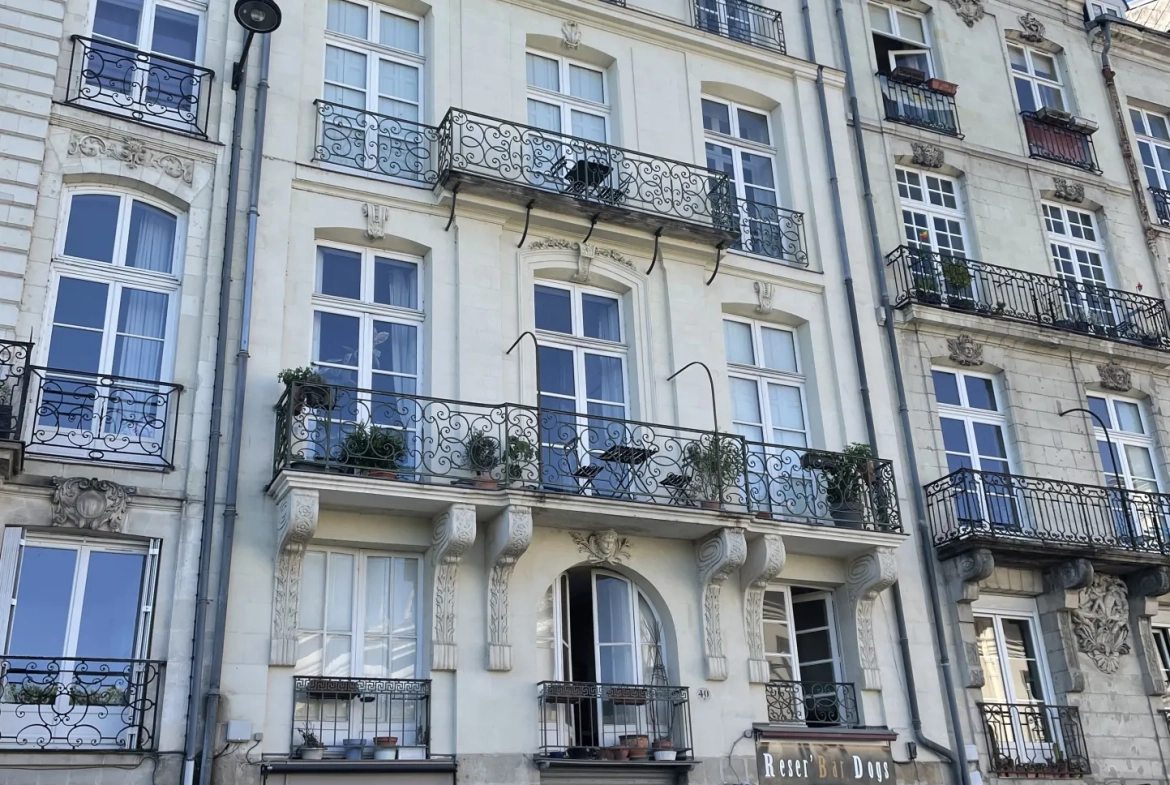 Studio rénové en plein centre de Nantes – Opportunité d’investissement ou premier achat 