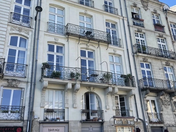 Studio rénové en plein centre de Nantes – Opportunité d’investissement ou premier achat
