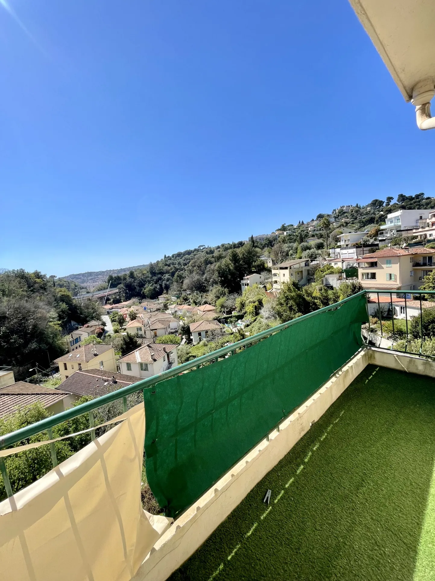 Studio lumineux avec balcon et vue montagne à Nice - idéal investissement ou résidence principale 