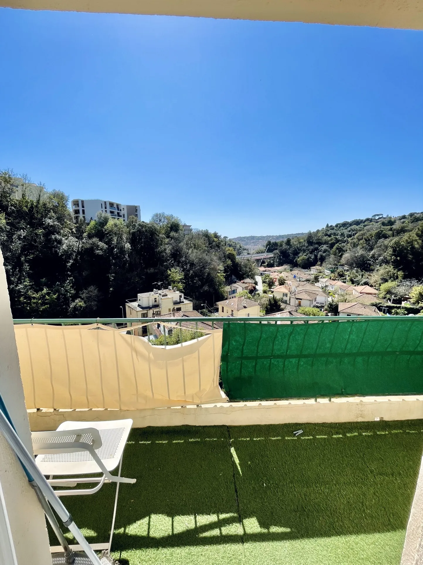 Studio lumineux avec balcon et vue montagne à Nice - idéal investissement ou résidence principale 