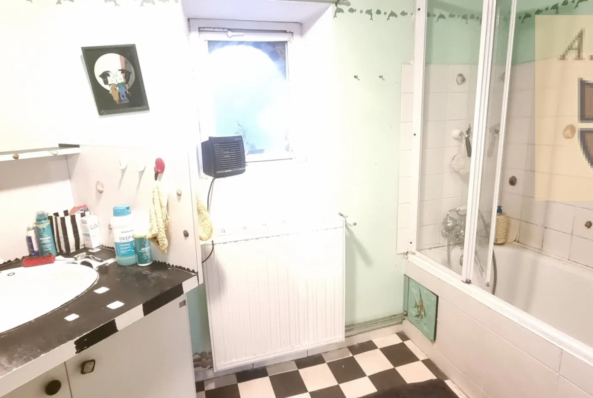 Maison de village à Maves près de Blois avec 4 chambres et garage 