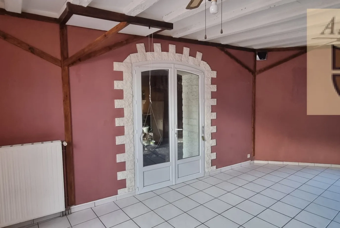 Maison de village à Maves près de Blois avec 4 chambres et garage 